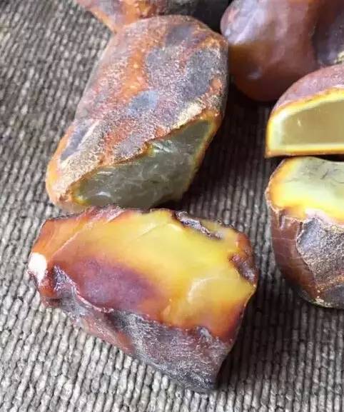 警告 老外在蜜蠟上用了這種“黑科技”，連鑒定機構都難以識破“原石”騙局